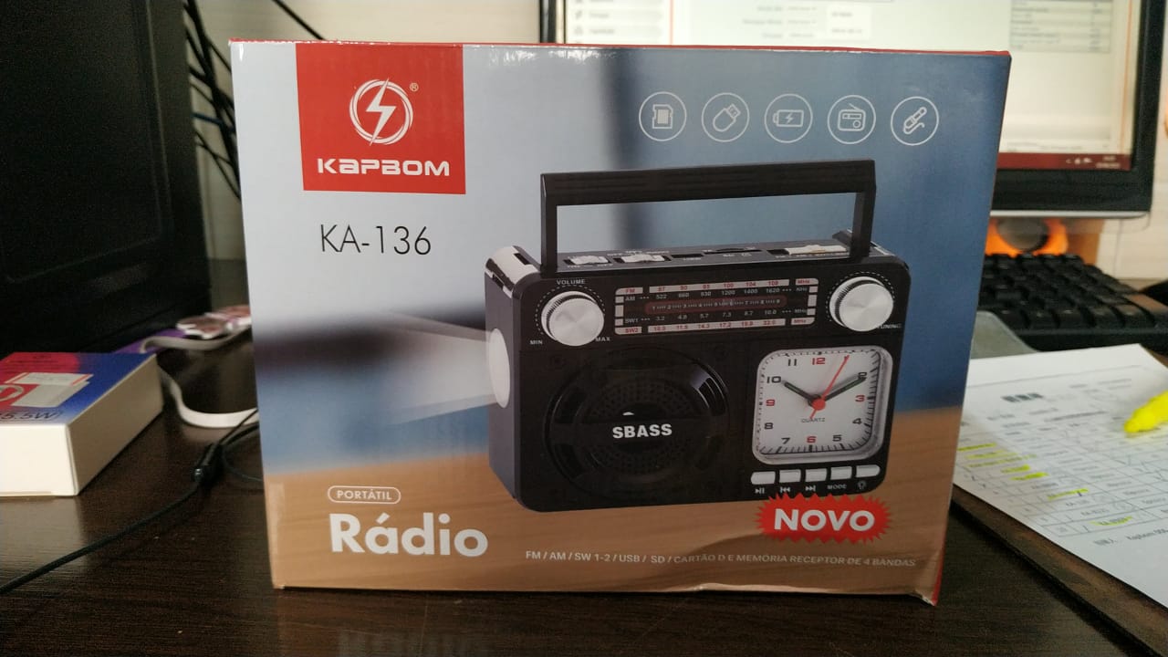  - Caixa de Som - Kapbom - unidade    Cod. KA-136 Rdio Sem Fio Porttil Retro AM/ FM/ SW/ US